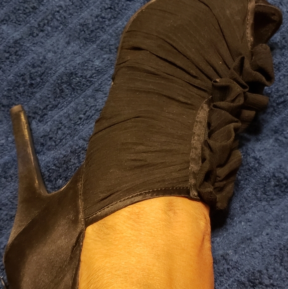 Black Heels - Picture 2 of 3